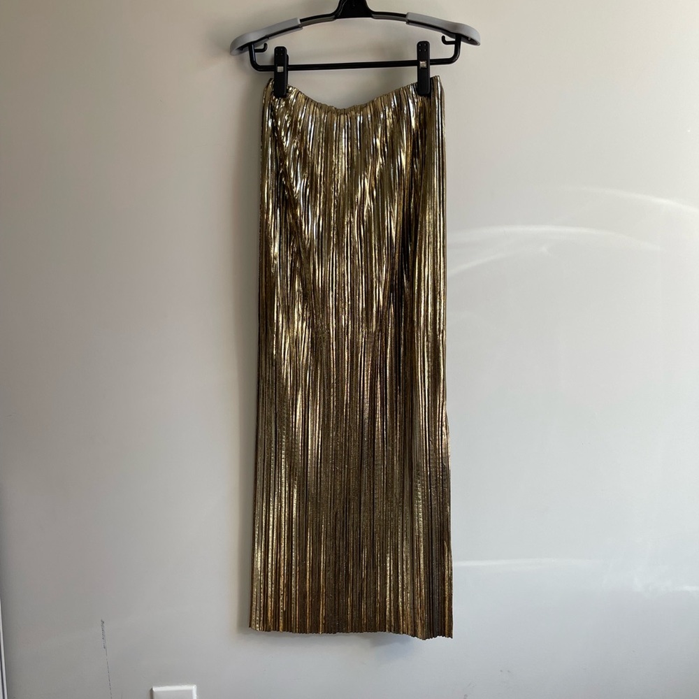 Elegant Gold Lamé Pleated Skirt